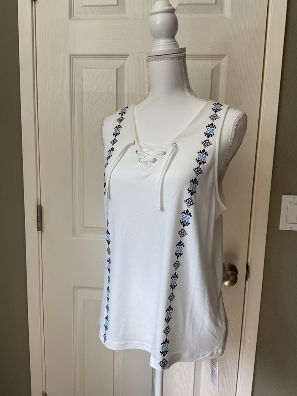 NWT CupShe Lace-Up Sleeveless Embroidered Tank Top